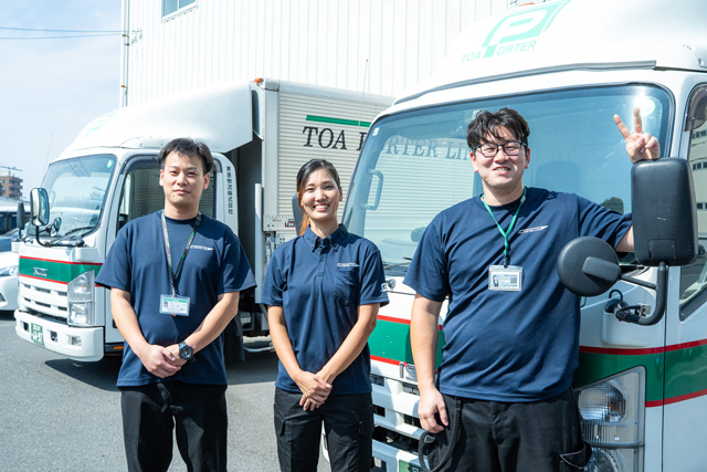 作業中の男性の画像